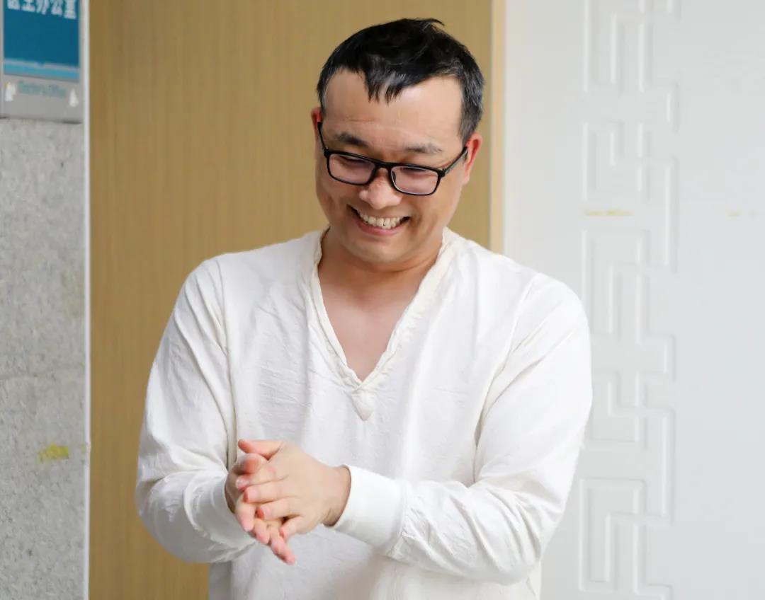 市新冠定点救治医院,探访新冠重症救治一线人员