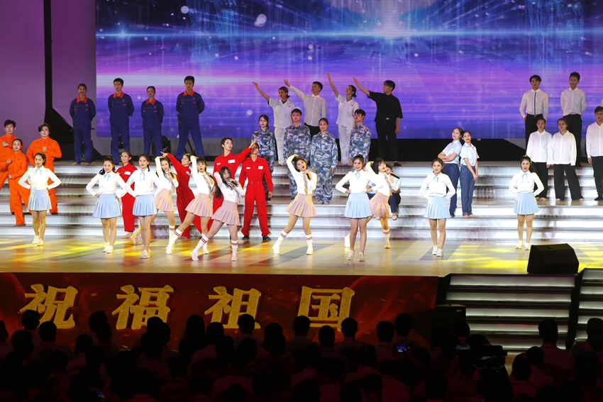 湛江市隆重举办大型诗文朗诵音乐会，庆祝新中国成立70周年