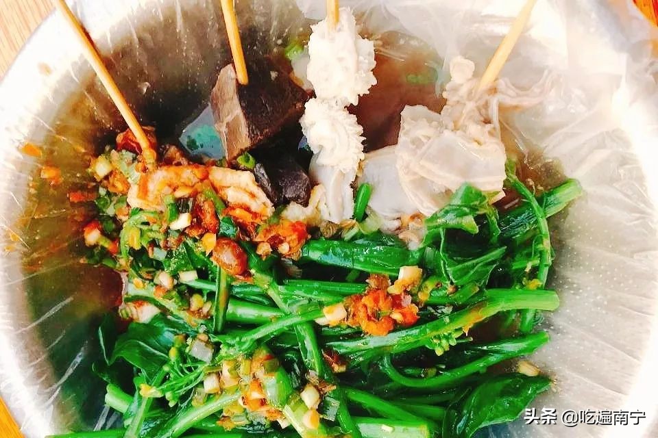 没吃过路边摊的麻辣烫,广西南宁街边老牌牛杂
