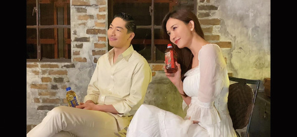 林志玲夫妇首合体视频,林志玲带老公akira秀恩爱