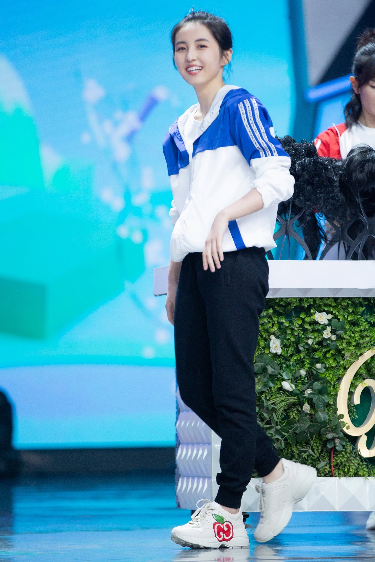 张子枫终于找对了穿衣风格,张子枫到底有多少钱