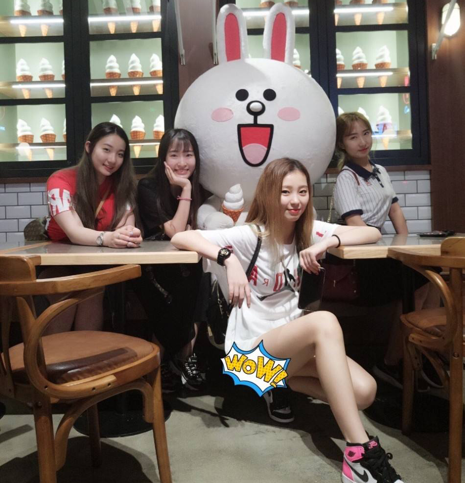 CBA最美篮球宝贝，因与易建联合照走红，自曝CBA“*规则潜**”引争议