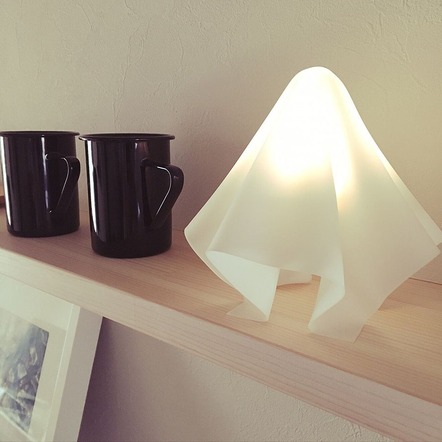 主妇家居的布置,小户型客厅适合台灯落地灯装法