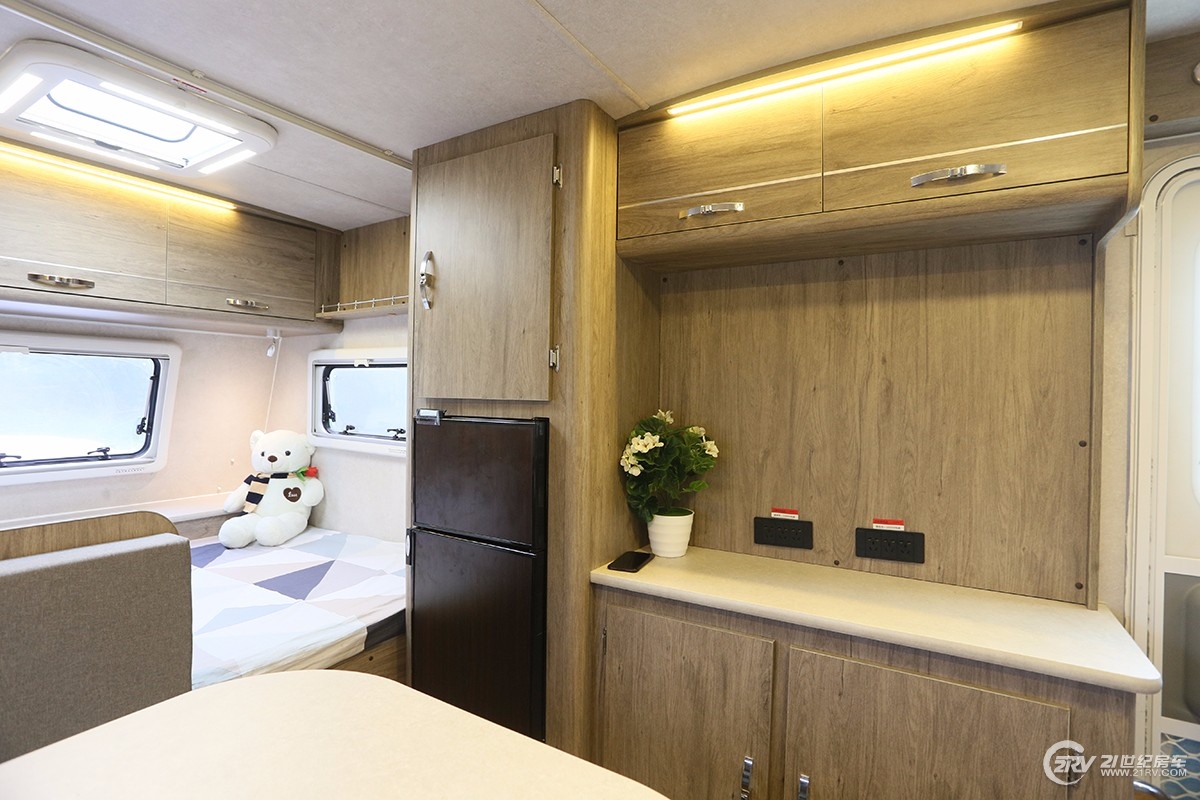 房车价格5-10万元拖挂式房车,房车价格5-10万元7米拖挂房车