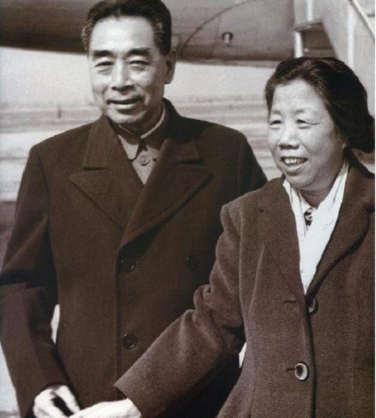 建国后,妇科医生劝*颖超邓**生娃,*颖超邓**思索后,为何说算了吧?