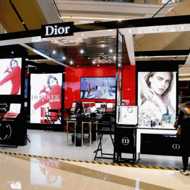 西安北郊比较平民的商场,吹爆店铺