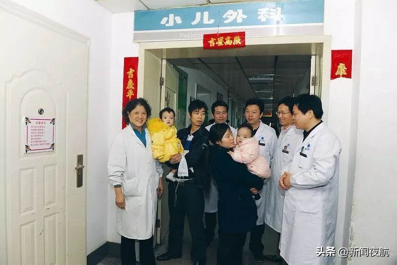 坐骨连体双胞胎多大分离,中国首例坐骨婴儿手术成功完整版