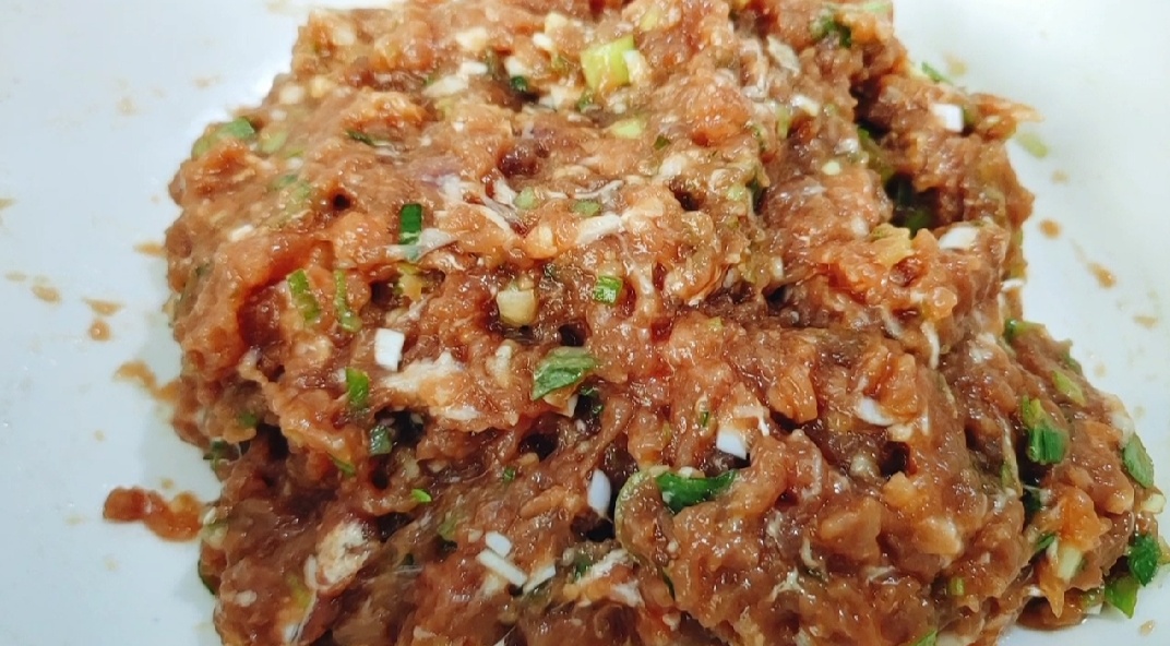 双擀面杖擀小笼包皮教程,小笼包现做现蒸的方法