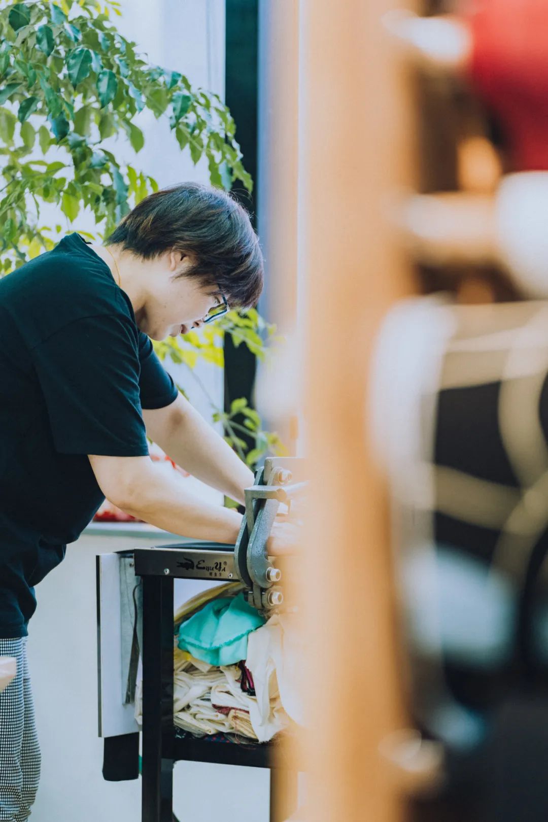 一位英国女人爱上东方文化，让穿丝绸睡衣，比晚礼服还高级