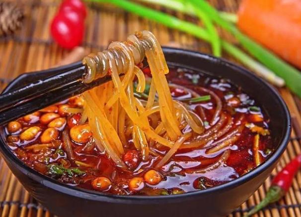 酸辣粉做法爱吃的不要错过啦,吃酸辣粉的正确方式家常版