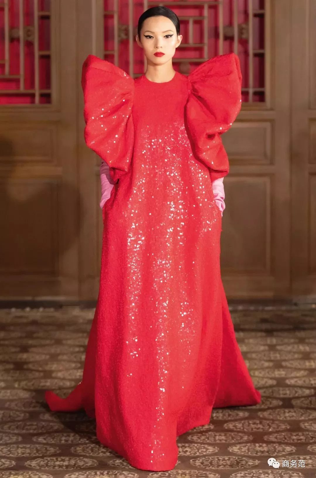 Valentino第一次中国办高定秀，张艺兴来捧场，杜鹃压轴气质绝了