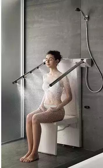 在卫生间吃饭？是我太没见识！日本的卫生间竟人性化到这种程度