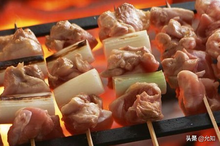 烤肉串是用孜然粉还是孜然粒,羊肉串用炭烤和电烤有区别吗