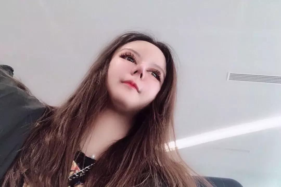 13岁开始整容,视李蒽熙为偶像!小Z娜娜是疯了吗?