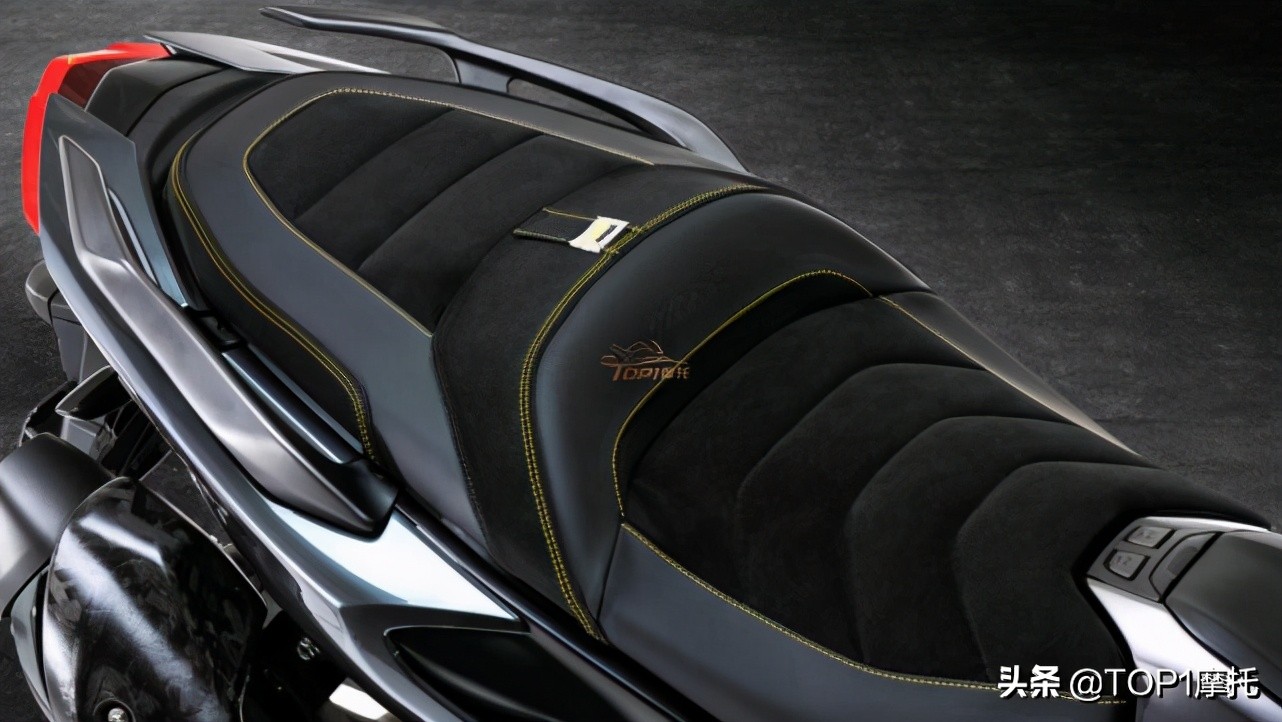 雅马哈tmax560二十周年限量版,2024款雅马哈tmax560摩旅