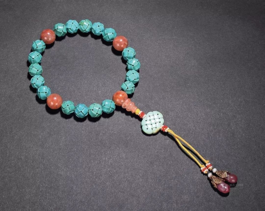 比翡翠还时尚的玉石，连希拉里都被俘获了。