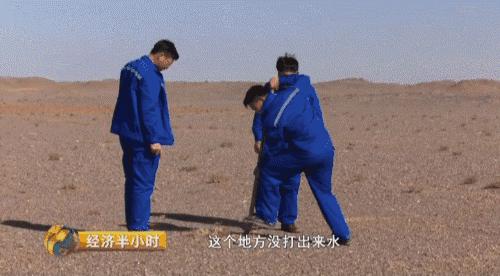 中国沙漠修公路发现一个村,中国花50亿买下沙漠在哪里