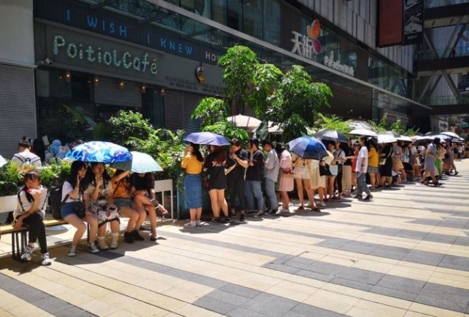 王俊凯的奶茶店什么时候开业,王俊凯奶茶店有多少人排队