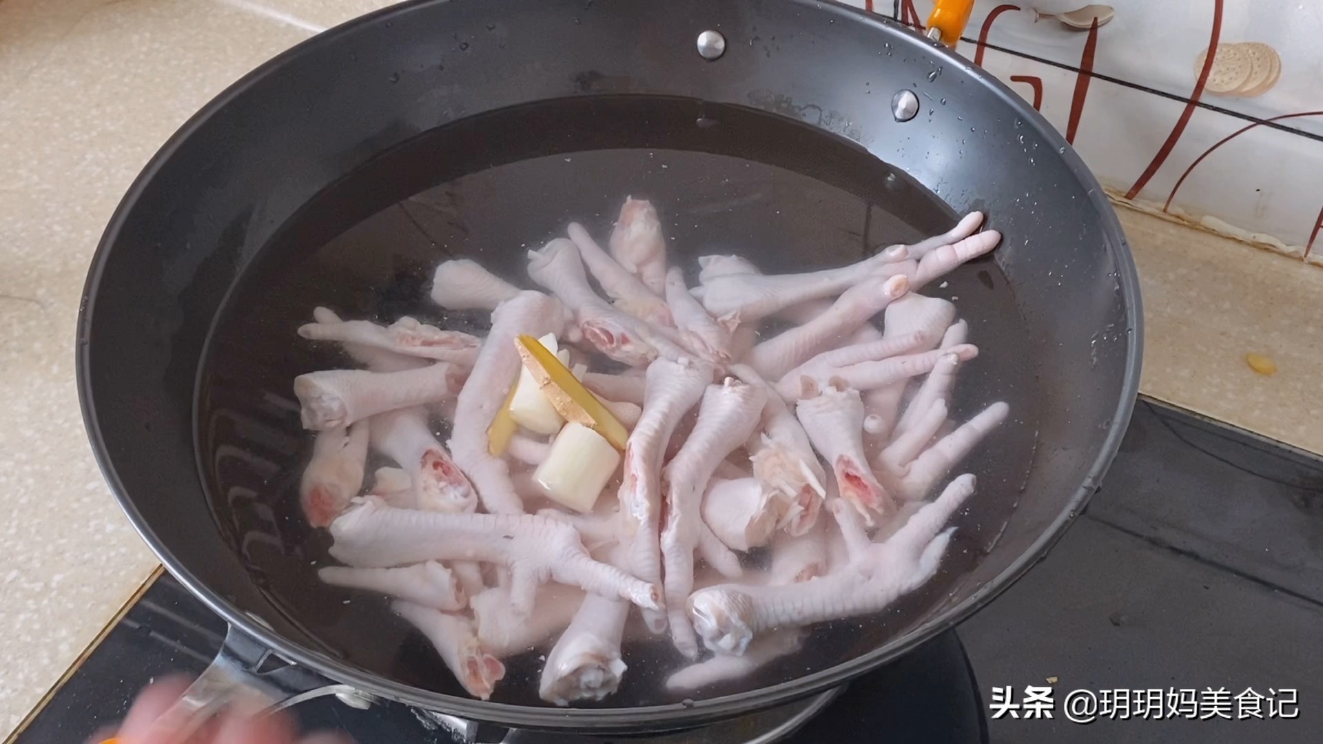 柠檬脱骨泡椒鸡爪正确好吃的做法,柠檬泡椒鸡爪最正宗的做法摆摊