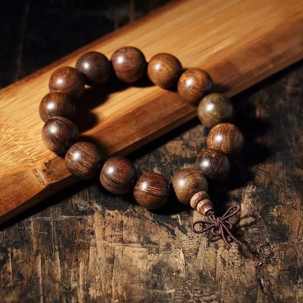 各种木质手串盘玩方法大全,五大木质手串哪个盘玩最简单