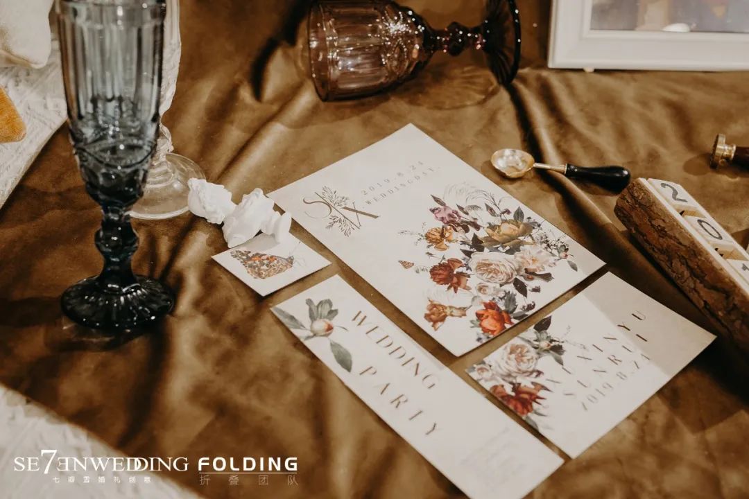 婚礼logo怎么固定在布幔,婚礼logo跟婚礼主题要色调一致嘛