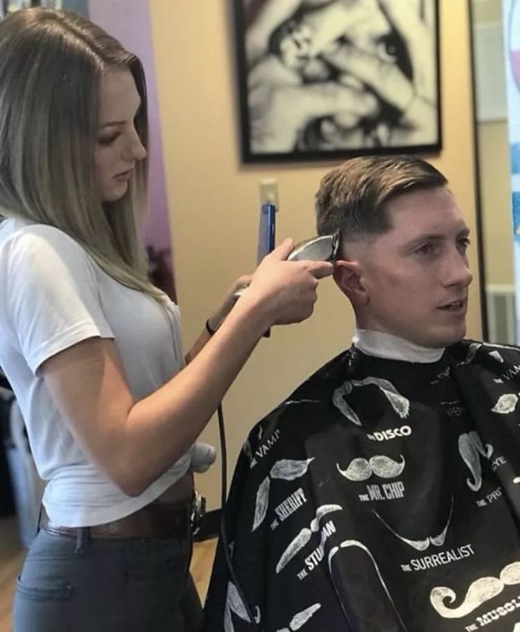 发际线比较高适合什么刘海发型男,发际线低适合什么刘海发型男生