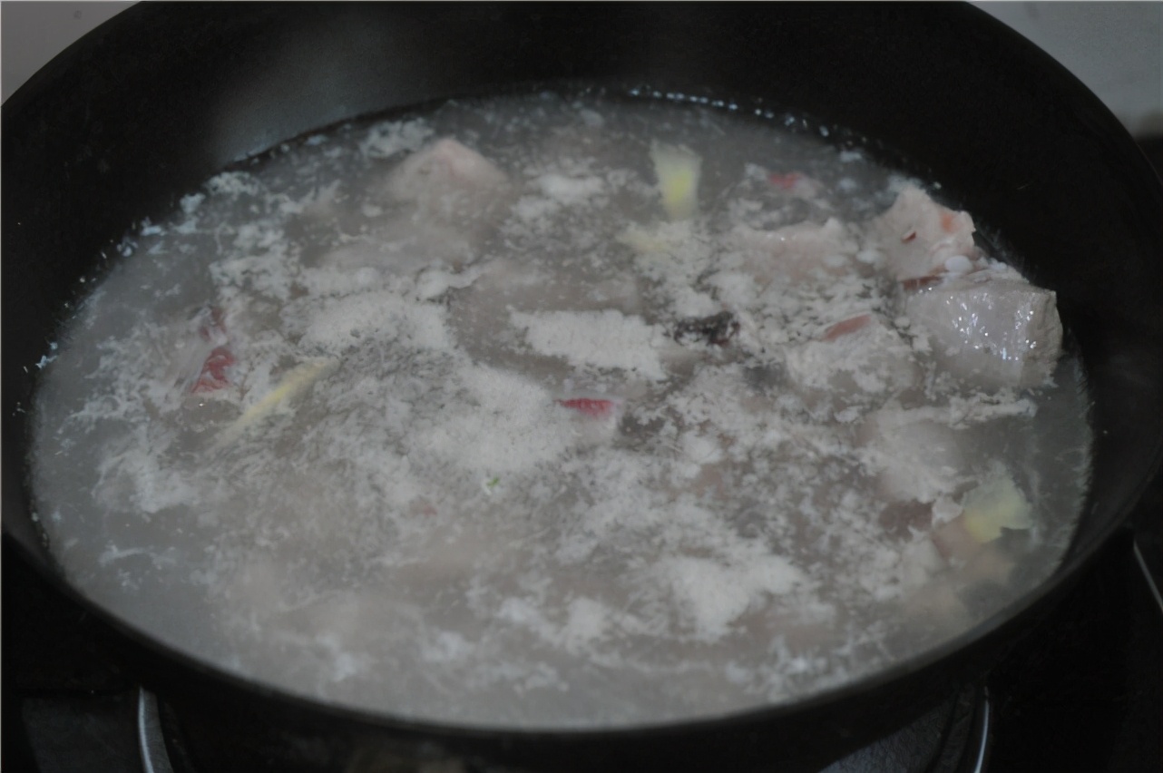 人称它“女人菜”，缺点就是有点贵！炖墨鱼！女人别舍不得