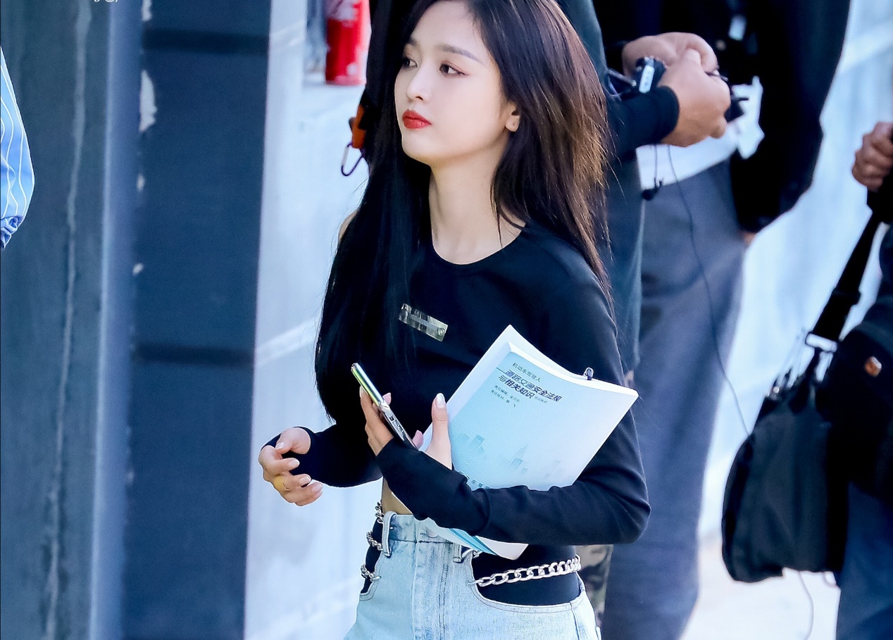 明星奇葩微博,吴宣仪奇葩公主明星宣传