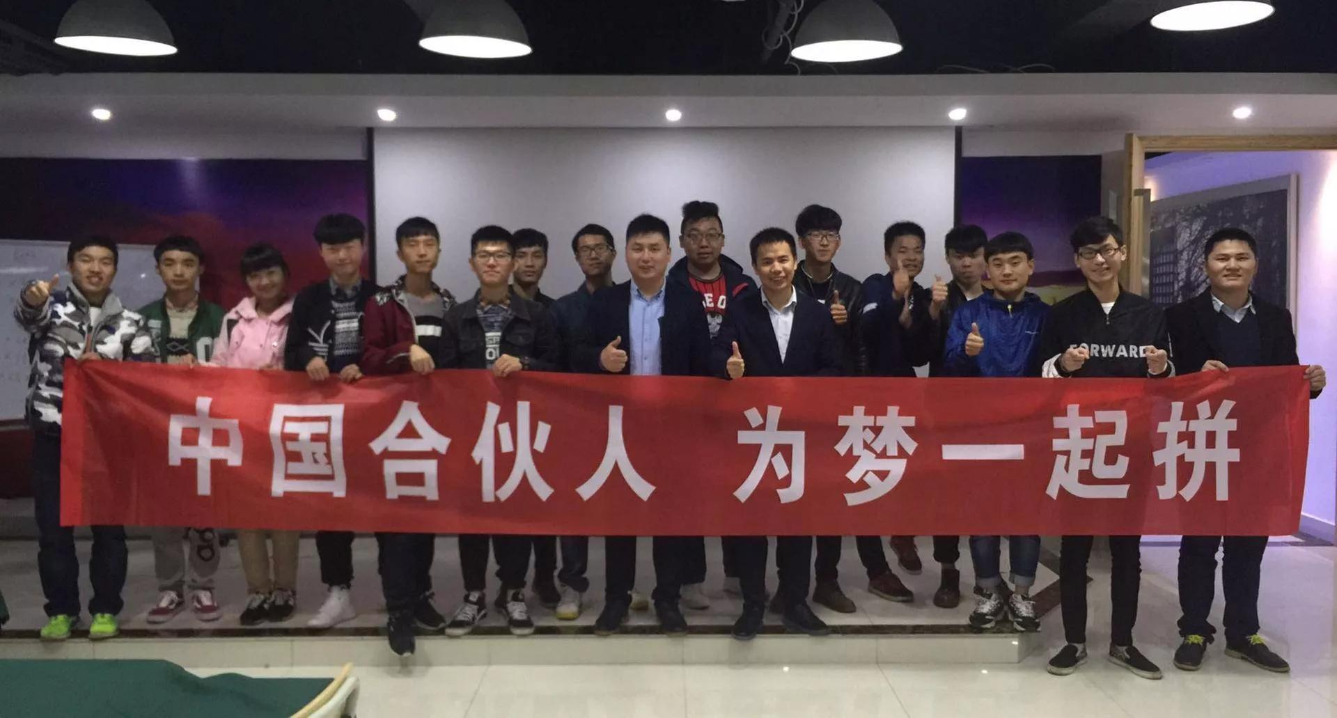 90后穷小子创业成功,穷小伙借2万创业4年赚1亿