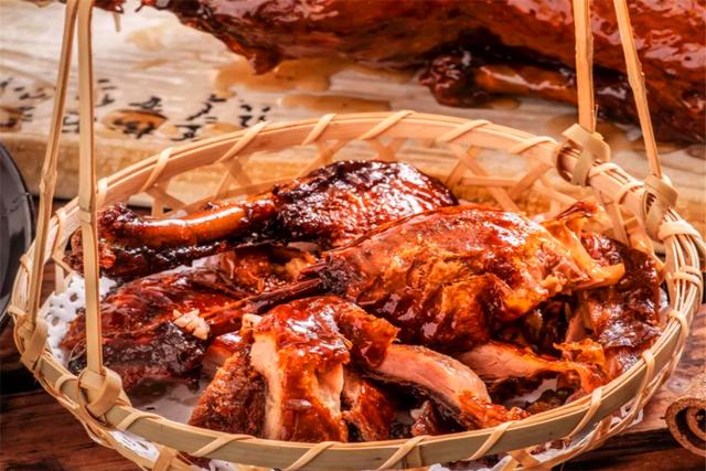 皮脆肉嫩的烧鸭难以抵抗的诱惑,鸭子怎么做才能不腥够味入口即化