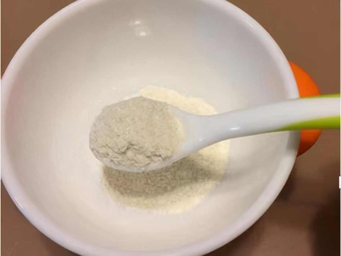 宝宝看似简单的吃米粉，有四个常见误区，你犯过几个？