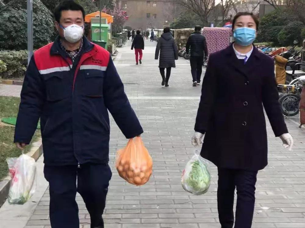疫情无情人有情爱心蔬菜送一线,疫情无情民生有爱送菜到家暖人心