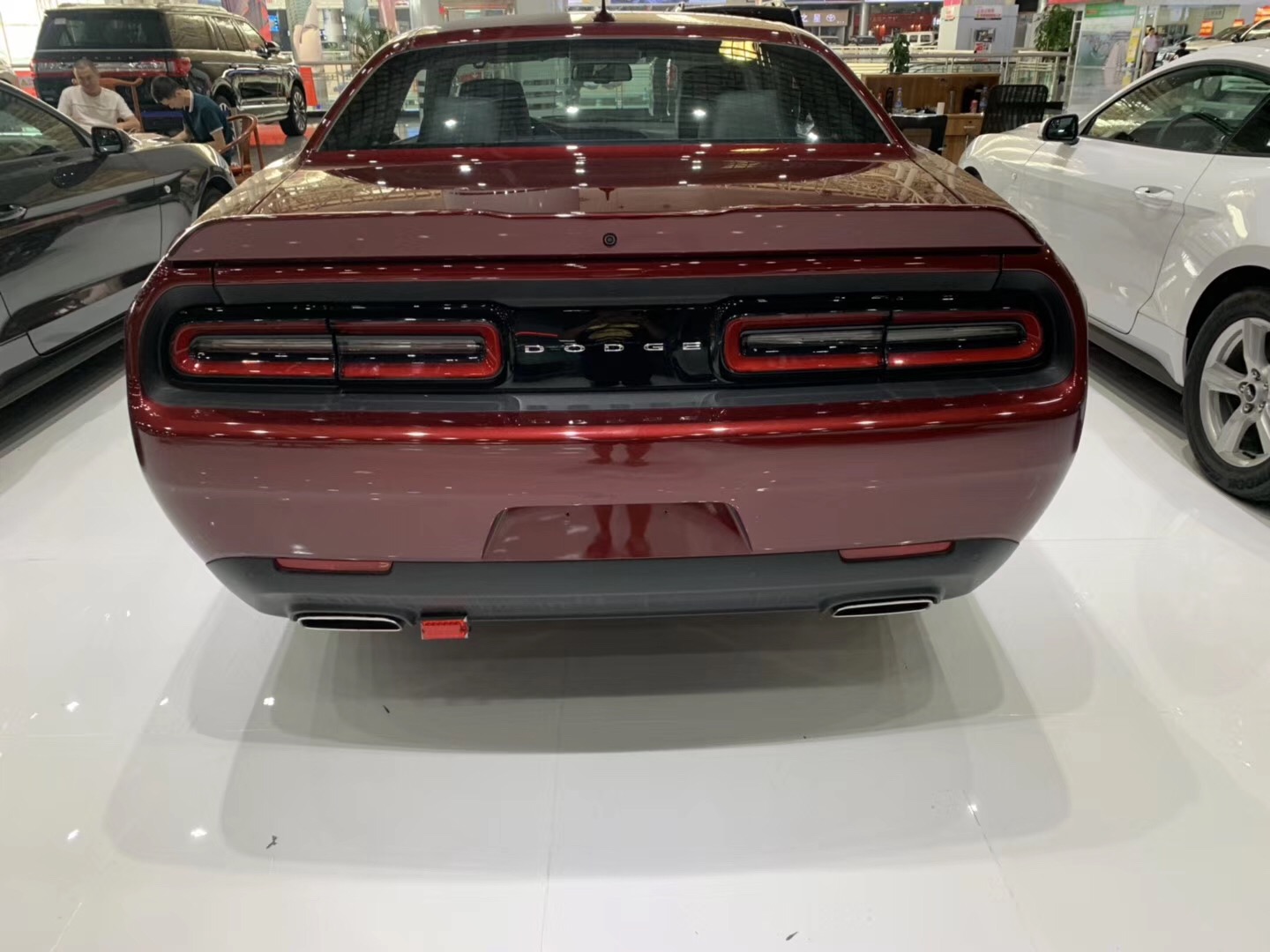 道奇挑战者最新落地价,道奇挑战者对比普通车