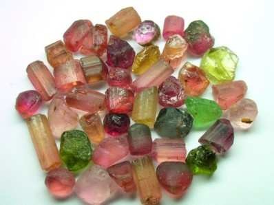 各种宝石原石的种类图片大全,高清彩色宝石原石图片大全