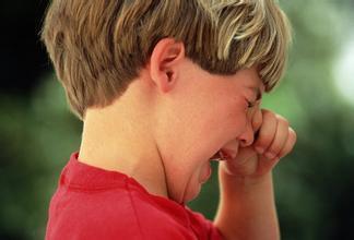 小孩总是爱哭父母怎么引导,孩子总爱哭不坚强