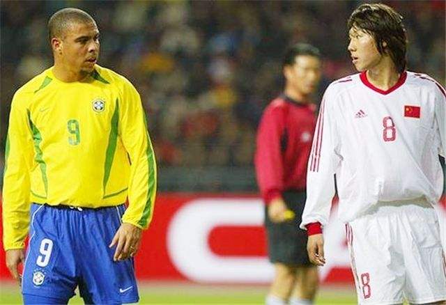 国足主帅李铁吹头发搞笑系列,国足主教练吹头发指挥原视频