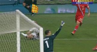 球王假装老人踢足球,内马尔假摔和c罗假摔哪个多