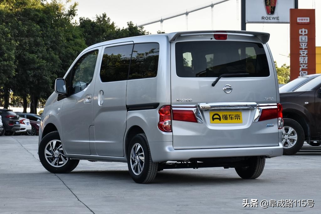 连纽约的出租车都选它！舒适、耐用，更能装的日产NV200终于到手了，让我们看看它到底有多实用！
