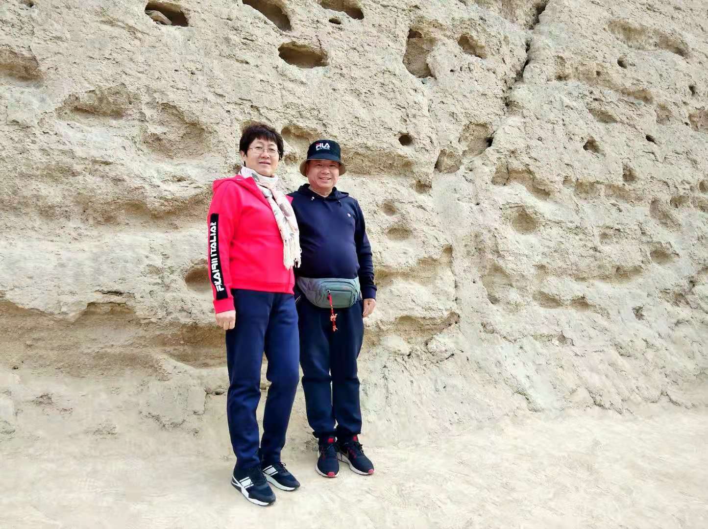 荒凉的古堡里藏着一个女人,荒凉的古堡中有人反弹着琵琶