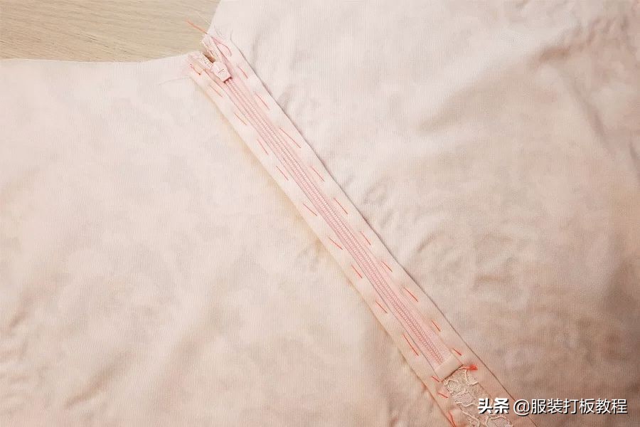 蕾丝连衣裙制作工艺,挂里子蕾丝连衣裙的缝制