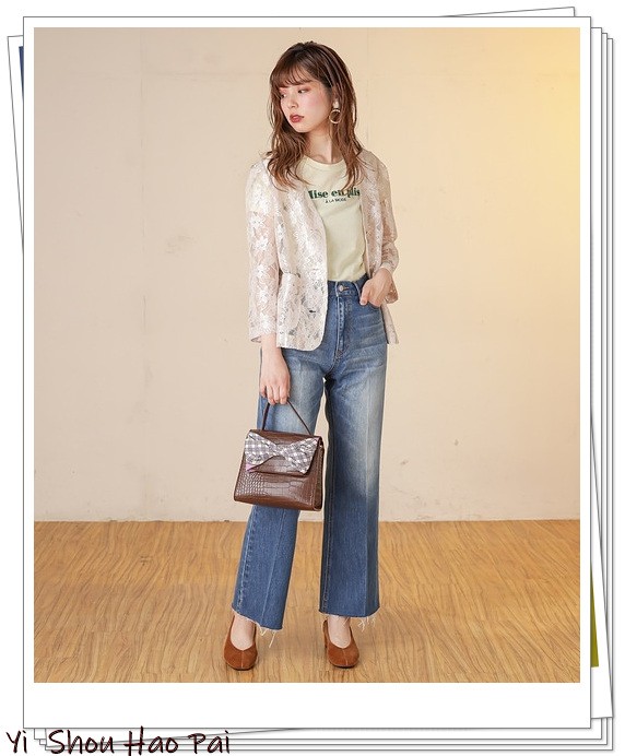 女星喇叭牛仔裤搭配,风衣搭配喇叭牛仔裤