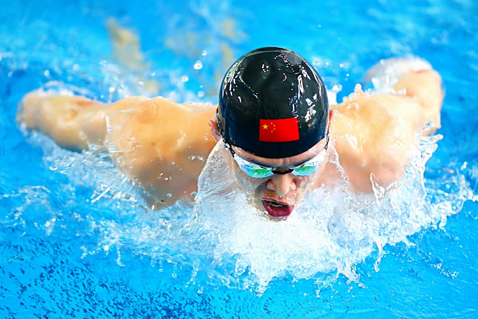 枕戈待旦迎鏖战厉兵秣马再前行,枕戈待旦整装待发