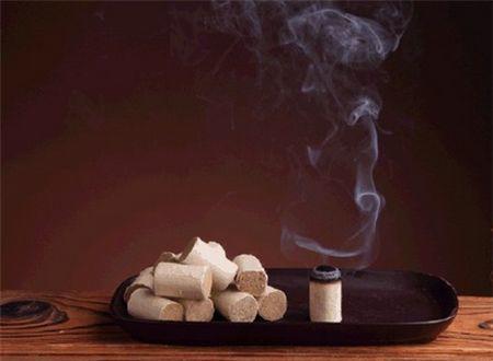 在地里烧秸秆害虫烧死一大半,在山里砍竹子用的蚊香