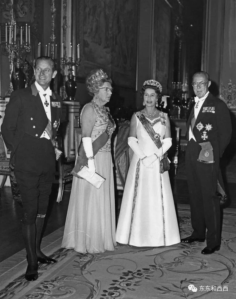 盘点英国女王戴过的王冠,英国女王和凯特戴同样的珠宝