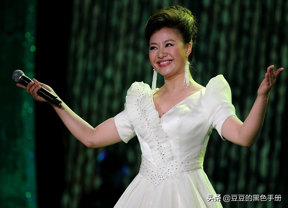 经典军旅歌曲飒爽英姿五尺枪,不会唱就别唱原视频