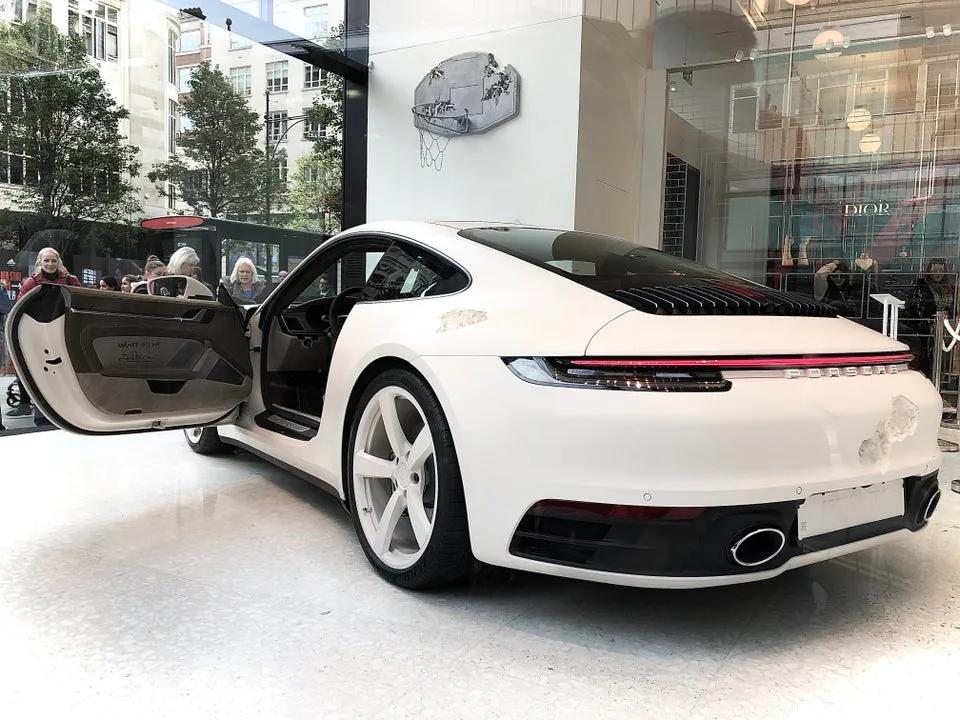 4大顶流豪车XLV/轩尼斯/见萩等与当代艺术家的碰撞