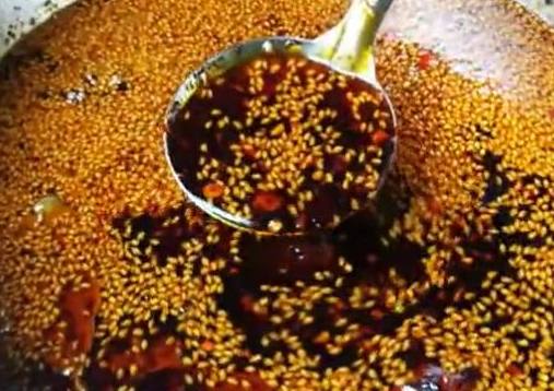 纯手工制作秘制凉皮辣椒油,秘制凉皮专用辣椒油制作