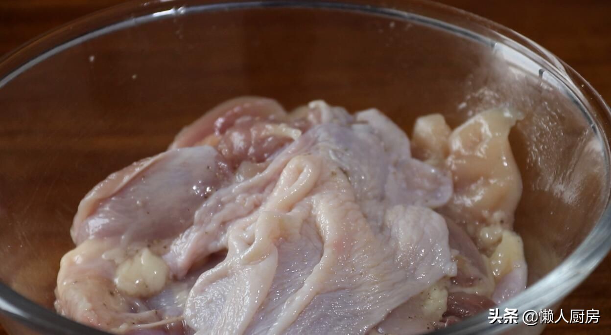 怎么做黄焖鸡腿好吃窍门,不加一滴水做鸡