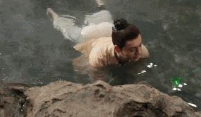 都说上天偏爱努力的小孩,看到李现的经历,确实不假