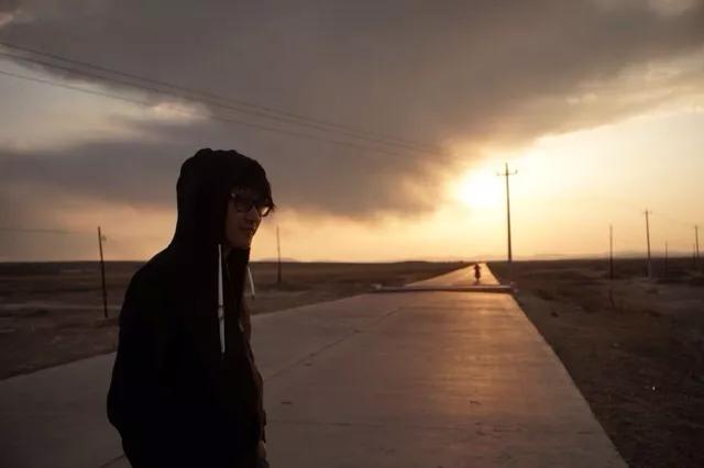 韩寒现在怎样了,沈腾韩寒没人接机完整版